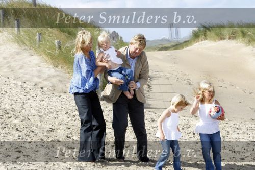 Wassenaar 20 juli 2009
Fotouurtje met Prins Willem Alexander, Prinses Maxima, Prinses Amalia, Prinses Alexia en Prinses Ariane op het strand van Wassenaar