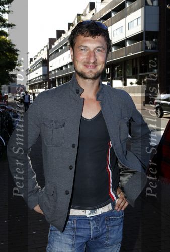Amsterdam 23 juli 2009
Sebastian Labrie met vriendin bij modeshow Daryl v Wouw.
Peter Smulders bv