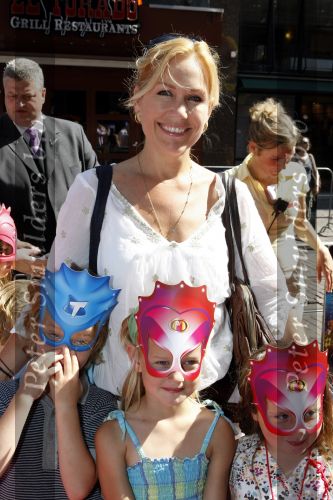 Amsterdam 4 juli 2009
Premiere van Mega Mindy in Tuschinski. Tanja Jess met zoon
Peter Smulders bv
