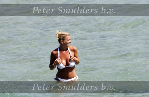 Ibiza 15 juli 2010
Gregory v d Wiel met vriendin en Angela v Hulten met vriendinnen op vakantie .
Peter Smulders bv
