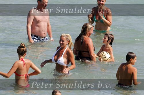 Ibiza 15 juli 2010
Gregory v d Wiel met vriendin en Angela v Hulten met vriendinnen op vakantie .
Peter Smulders bv