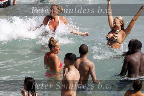 Ibiza 15 juli 2010
Gregory v d Wiel met vriendin en Angela v Hulten met vriendinnen op vakantie .
Peter Smulders bv