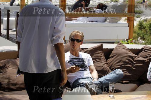Ibiza 13 en 14 juli 2010
Armin v Buuren arriveert met een prive vliegtuig om op ibiza te gaan draaien en om een commercial voor Seat op te nemen bij Blue Marlin.
Peter Smulders bv