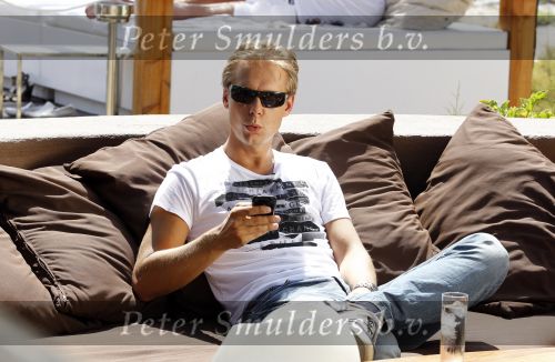 Ibiza 13 en 14 juli 2010
Armin v Buuren arriveert met een prive vliegtuig om op ibiza te gaan draaien en om een commercial voor Seat op te nemen bij Blue Marlin.
Peter Smulders bv