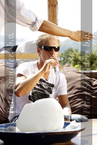 Ibiza 13 en 14 juli 2010
Armin v Buuren arriveert met een prive vliegtuig om op ibiza te gaan draaien en om een commercial voor Seat op te nemen bij Blue Marlin.
Peter Smulders bv