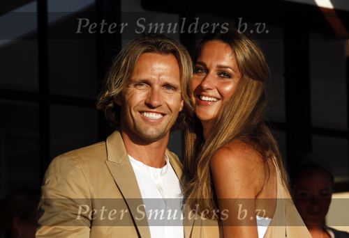 Ibiza 13 en 14 juli 2010
Johnny Heitinga en Charlotte Sophie trouwen op ibiza. Ze vliegen met een prive vliegtuig na de huldiging naar ibiza. Boudewijn Zenden met zijn vrouw
Peter Smulders bv