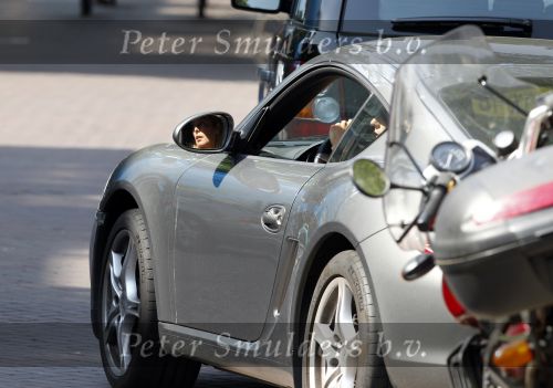 Amsterdam 10 juli 2010
Candy Dulfer doet boodschappen met haar Porsche Caymann
Peter Smulders bv