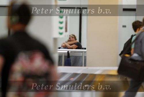 Schiphol 20 juli 2010
Chris Zegers arriveert op schiphol met zijn vriendin Marije Braber na een liefdesvakantie op ibiza.
Peter Smulders bv
