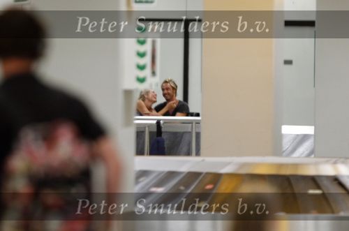 Schiphol 20 juli 2010
Chris Zegers arriveert op schiphol met zijn vriendin Marije Braber na een liefdesvakantie op ibiza.
Peter Smulders bv