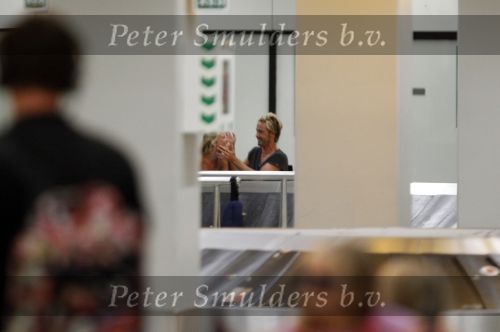Schiphol 20 juli 2010
Chris Zegers arriveert op schiphol met zijn vriendin Marije Braber na een liefdesvakantie op ibiza.
Peter Smulders bv
