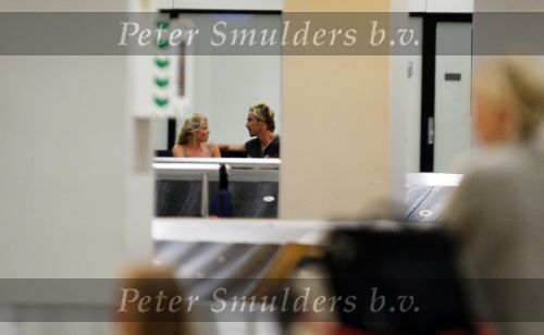 Schiphol 20 juli 2010
Chris Zegers arriveert op schiphol met zijn vriendin Marije Braber na een liefdesvakantie op ibiza.
Peter Smulders bv
