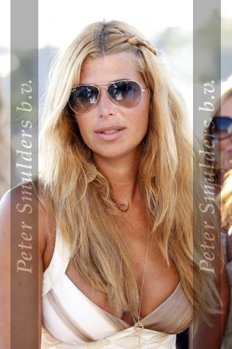 Ibiza 13 en 14 juli 2010
Johnny Heitinga en Charlotte Sophie trouwen op ibiza. Ze vliegen met een prive vliegtuig na de huldiging naar ibiza. Estelle Gullit met vriendinnen
Peter Smulders bv