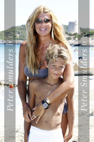 Ibiza 28 juli 2010
Estelle en Maxim Gullit op het strand van ibiza
Peter Smulders bv