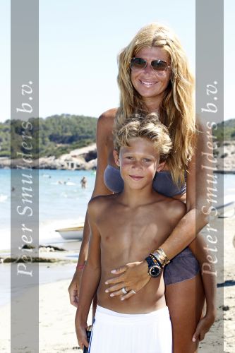 Ibiza 28 juli 2010
Estelle en Maxim Gullit op het strand van ibiza
Peter Smulders bv