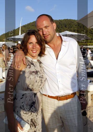 Ibiza 15 juli 2010
Trouwen Johhny en Charlotte Sophie Heitinga . Dochter Jezebel was er ook bij. Evert en Franny Blauwendraat
Peter Smulders bv