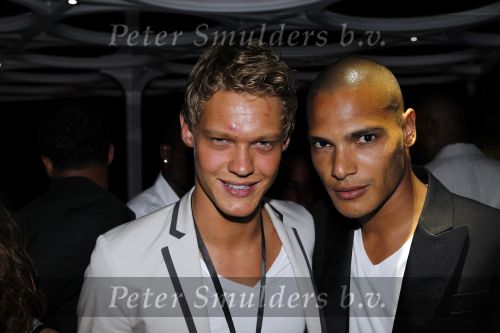 Amsterdam 1 juli 2010
Presentatie nieuwe Samsung telefoon in Club air. Ferry Doedens met vriend
Peter Smulders bv