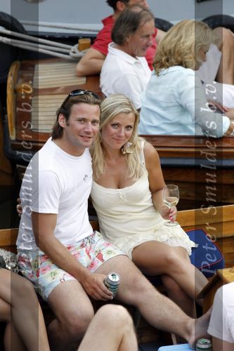 Amsterdam 10 juli 2010
Gigi ravelli met haar nieuwe vriend op de boot in de grachten van Amsterdam.
Peter Smulders bv