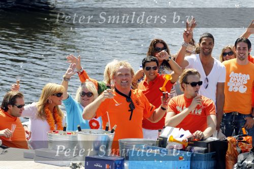 Amsterdam 6 juli 2010
Gordon viert zijn 42e verjaardag met een boot tocht door de amsterdamse grachten. Gordon met zijn vriend
Peter Smulders bv