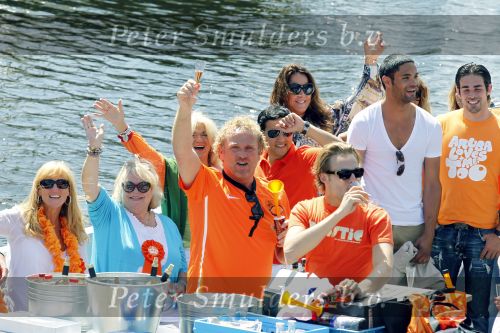 Amsterdam 6 juli 2010
Gordon viert zijn 42e verjaardag met een boot tocht door de amsterdamse grachten.
Peter Smulders bv