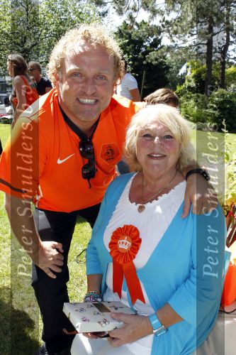 Amsterdam 6 juli 2010
Gordon viert zijn 42e verjaardag met een boot tocht door de amsterdamse grachten. Gordon met Tineke de Nooij
Peter Smulders bv