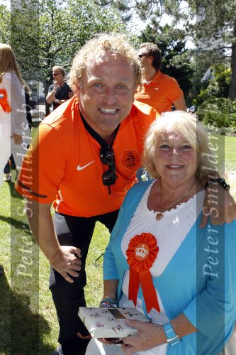 Amsterdam 6 juli 2010
Gordon viert zijn 42e verjaardag met een boot tocht door de amsterdamse grachten. Gordon met Tineke de Nooij
Peter Smulders bv
