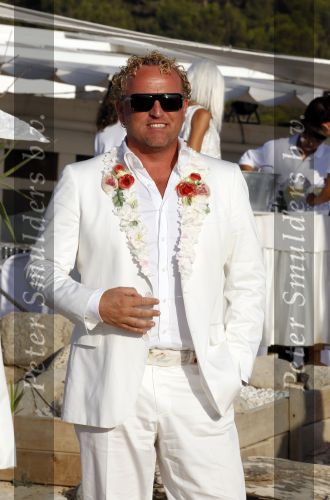 Ibiza 15 juli 2010
Trouwen Johhny en Charlotte Sophie Heitinga . Dochter Jezebel was er ook bij. Gordon
Peter Smulders bv