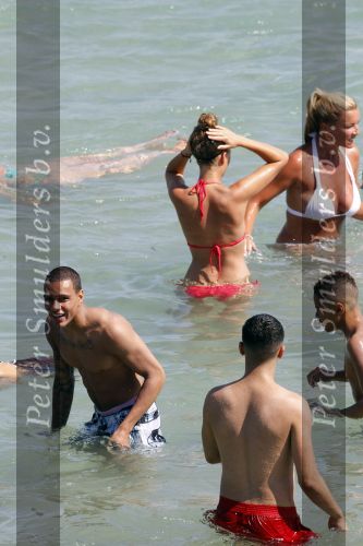 Ibiza 15 juli 2010
Gregory v d Wiel met vriendin en Angela v Hulten met vriendinnen op vakantie .
Peter Smulders bv