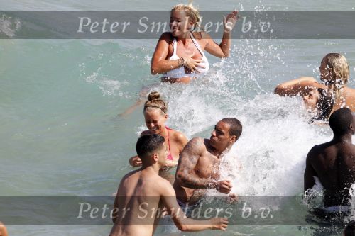 Ibiza 15 juli 2010
Gregory v d Wiel met vriendin en Angela v Hulten met vriendinnen op vakantie .
Peter Smulders bv