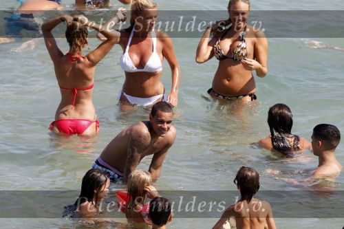 Ibiza 15 juli 2010
Gregory v d Wiel met vriendin en Angela v Hulten met vriendinnen op vakantie .
Peter Smulders bv