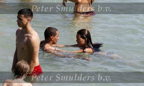 Ibiza 15 juli 2010
Gregory v d Wiel met vriendin en Angela v Hulten met vriendinnen op vakantie .
Peter Smulders bv