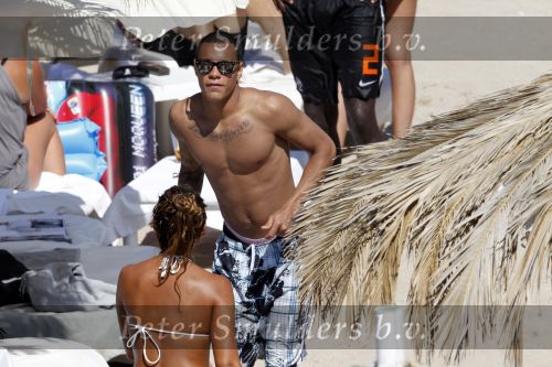 Ibiza 15 juli 2010
Gregory v d Wiel met vriendin en Angela v Hulten met vriendinnen op vakantie .
Peter Smulders bv