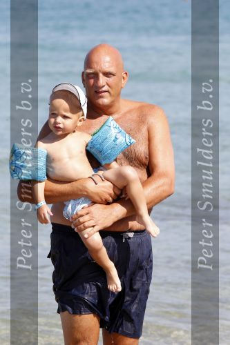 Ibiza 14 juli 2010
Herman den Blijker met zoon Mats op Ibiza.
Peter Smulders bv