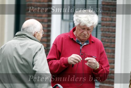 Zwolle20 juni 2010
hr Koetsier , de vriend van Koosje Wijland in de tuin aan het werk
Peter Smulders bv