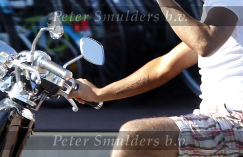 Volendam 23 juli 2010
Jan Smit op scooter in volendam.
Peter Smulders bv