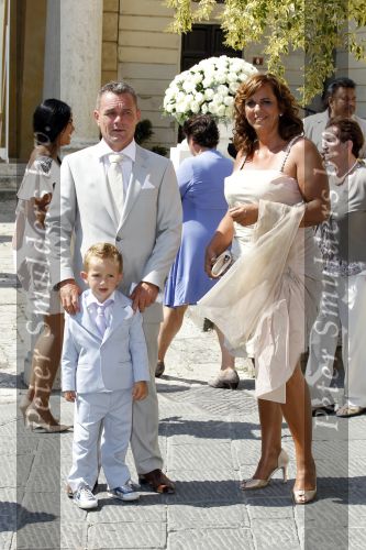 Sienna 17 juli 2010
Yolanthe Cabau v Kasbergen en Wesley Sneijder trouwen in Italie. Ouders Wesley Sylvia en Berry en zoontje Jessy
Peter Smulders bv