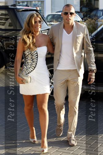 Ibiza 13 en 14 juli 2010
Johnny Heitinga en Charlotte Sophie trouwen op ibiza. Ze vliegen met een prive vliegtuig na de huldiging naar ibiza.
Peter Smulders bv