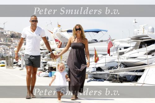 Ibiza 29 juli 2010
Johnny Charlotte Sophi en Jezebel Heitinga op huwelijksreis op ibiza. John heeft boot/jacht gehuurd en gaat met zijn schoonvader Pierre Zenden en zijn schhonmoeder varen.
Peter Smulders bv