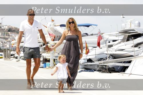 Ibiza 29 juli 2010
Johnny Charlotte Sophi en Jezebel Heitinga op huwelijksreis op ibiza. John heeft boot/jacht gehuurd en gaat met zijn schoonvader Pierre Zenden en zijn schhonmoeder varen.
Peter Smulders bv