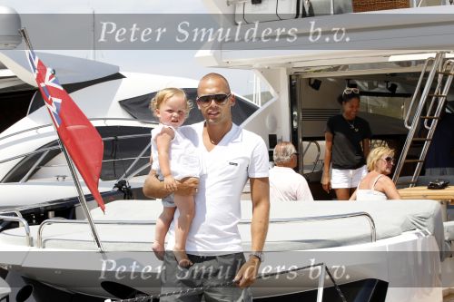 Ibiza 29 juli 2010
Johnny Charlotte Sophi en Jezebel Heitinga op huwelijksreis op ibiza. John heeft boot/jacht gehuurd en gaat met zijn schoonvader Pierre Zenden en zijn schhonmoeder varen.
Peter Smulders bv