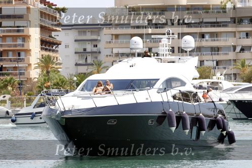 Ibiza 29 juli 2010
Johnny Charlotte Sophi en Jezebel Heitinga op huwelijksreis op ibiza. John heeft boot/jacht gehuurd en gaat met zijn schoonvader Pierre Zenden en zijn schhonmoeder varen.
Peter Smulders bv