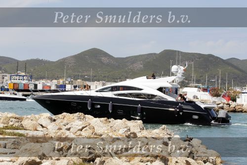 Ibiza 29 juli 2010
Johnny Charlotte Sophi en Jezebel Heitinga op huwelijksreis op ibiza. John heeft boot/jacht gehuurd en gaat met zijn schoonvader Pierre Zenden en zijn schhonmoeder varen.
Peter Smulders bv