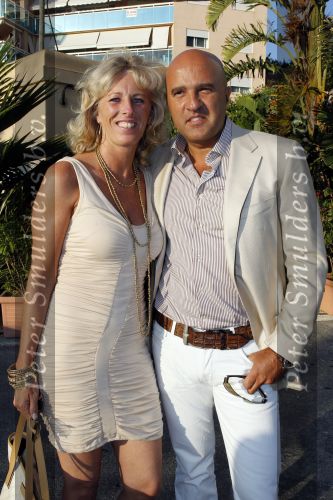 Ibiza 13 en 14 juli 2010
Johnny Heitinga en Charlotte Sophie trouwen op ibiza. Ze vliegen met een prive vliegtuig na de huldiging naar ibiza. John v d Heuvel met zijn vrouw
Peter Smulders bv