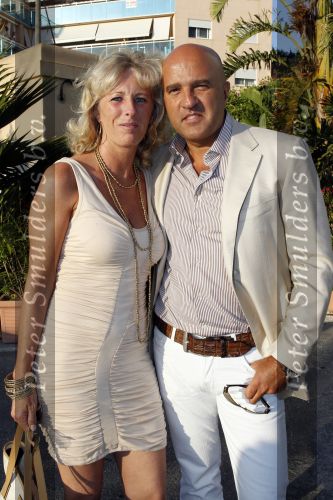 Ibiza 13 en 14 juli 2010
Johnny Heitinga en Charlotte Sophie trouwen op ibiza. Ze vliegen met een prive vliegtuig na de huldiging naar ibiza. John v d Heuvel met zijn vrouw
Peter Smulders bv