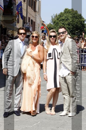 Sienna 17 juli 2010
Yolanthe Cabau v Kasbergen en Wesley Sneijder trouwen in Italie. Kai Lerby met vriendin en Take Takema met vrouw
Peter Smulders bv