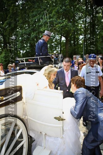 Westerlo ( Belgie ), 12 Juni 2010
Trouwen Ex-K3 zangeres Kathleen Aerts met haar politieagent Steven v Hoof
Foto Peter Smulders BV