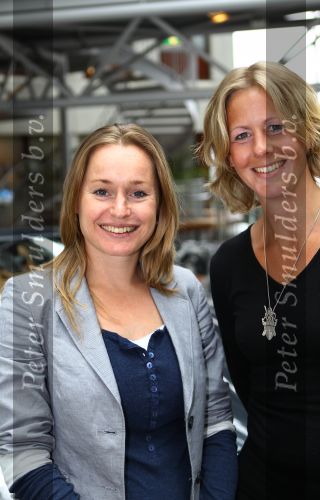 Utrecht 7 Juni 2010, Locatie Mercedes Nederland, 5e introductie van het Magazine Helden, gemaakt foor Frits Barend en zijn dochter Barbara Barend
Roeister Kirsten v d Kolk en hockeyster Minke Booy
Foto Peter Smulders BV