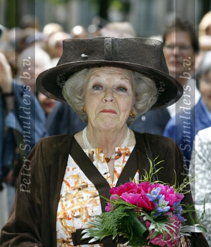 Den Haag 17 juni 2010
Koningin Beatrix opent beelden tentoonstelling op de lange voorhout.
Peter Smulders bv
