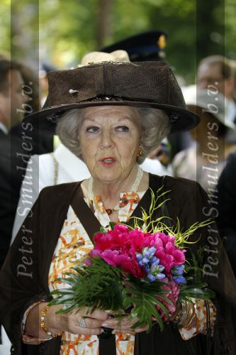 Den Haag 17 juni 2010
Koningin Beatrix opent beelden tentoonstelling op de lange voorhout.
Peter Smulders bv