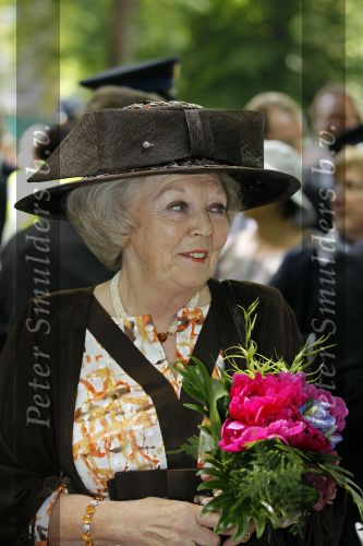 Den Haag 17 juni 2010
Koningin Beatrix opent beelden tentoonstelling op de lange voorhout.
Peter Smulders bv