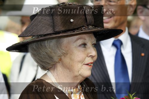 Den Haag 17 juni 2010
Koningin Beatrix opent beelden tentoonstelling op de lange voorhout.
Peter Smulders bv